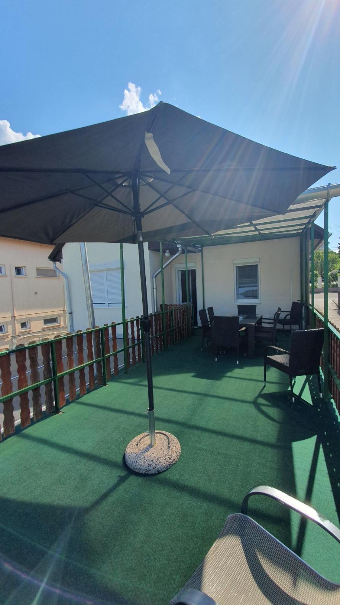 Berbe Apartman Balatonlelle Buitenkant foto