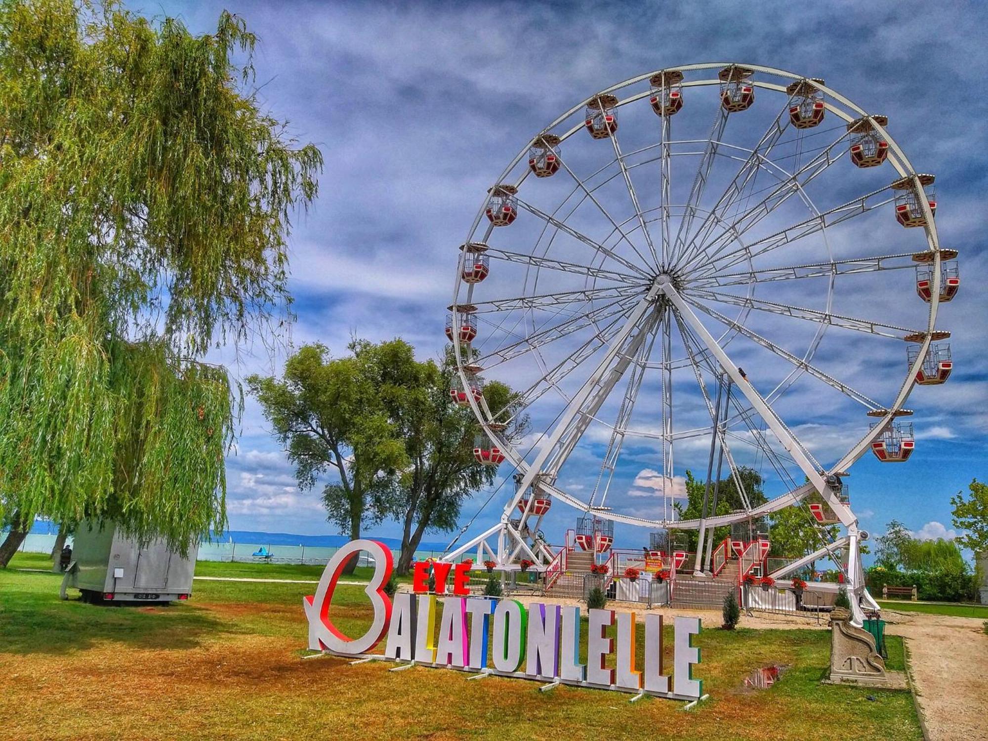 Berbe Apartman Balatonlelle Buitenkant foto